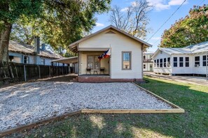 Exterior - Jefferson Cottage | Walk Downtown & UL Lafayette (Lafayette)