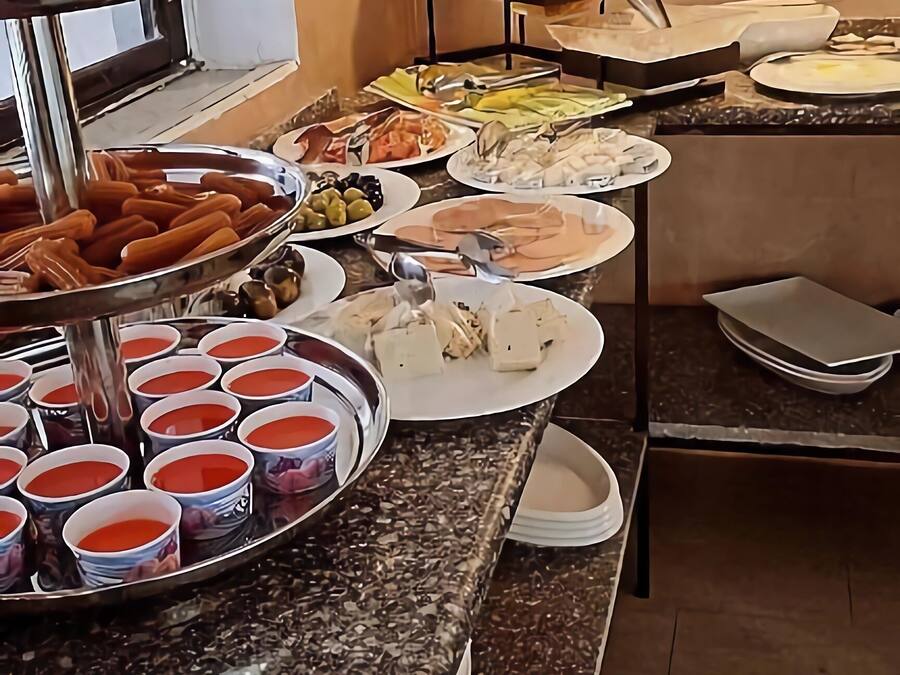 Petit déjeuner buffet compris tous les jours