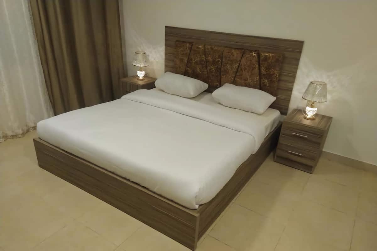 Lakens van Egyptisch katoen, luxe beddengoed, een bureau