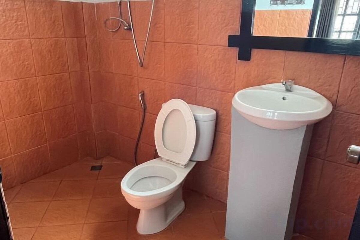 Bathroom | Free toiletries, hair dryer, bidet