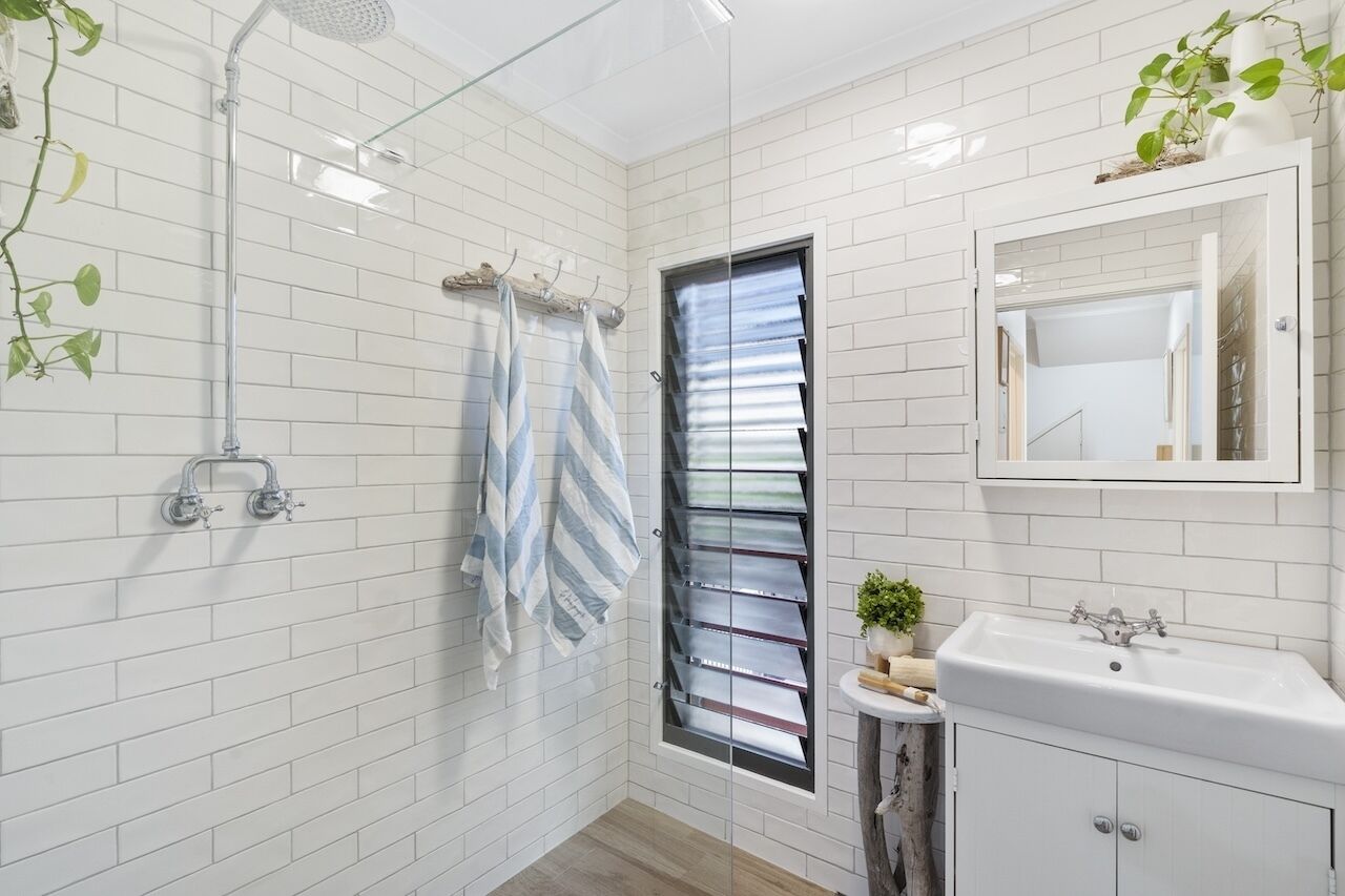 Shower, towels