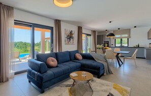 Fernseher, Kamin, DVD-Player, Tischtennisplatte