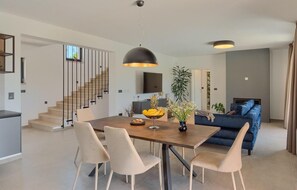 Dining - Awesome home in Jakovici (Jakovici)