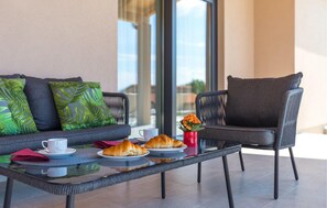 Dining - Awesome home in Jakovici (Jakovici)