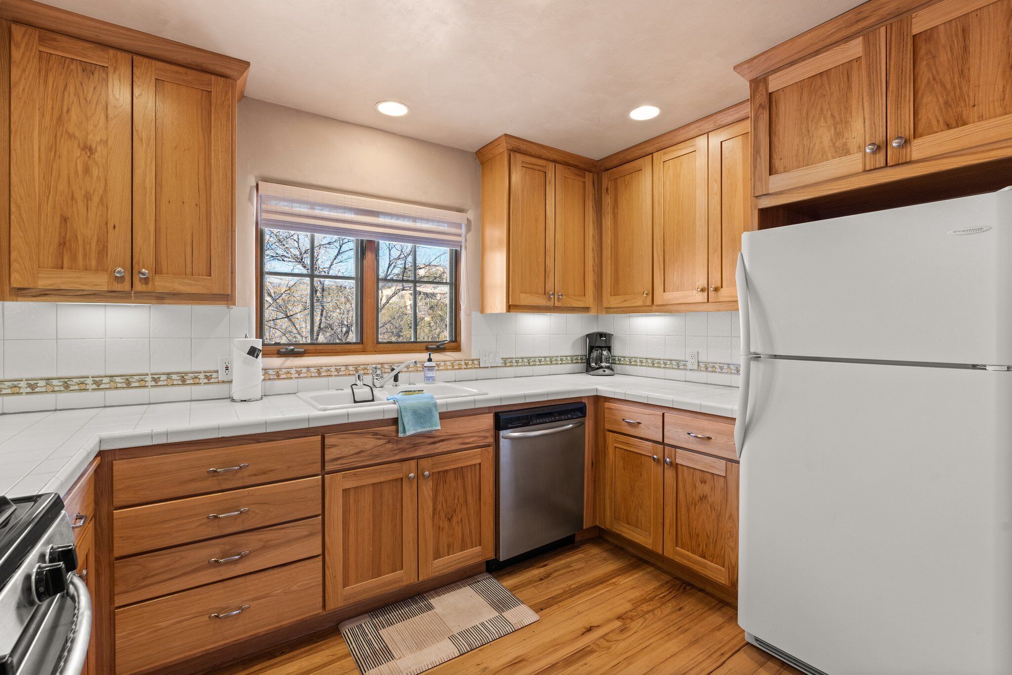 冰箱、微波炉、烤箱、炉灶