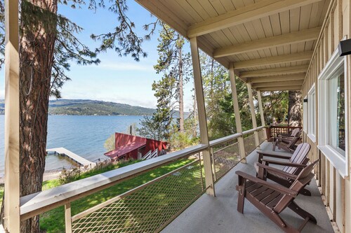 Lakeside Serenity | Retro Cabin | Great Dock | Private Suite