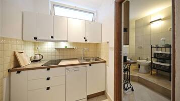 Kjøleskap, kokeplater og oppvaskmaskin