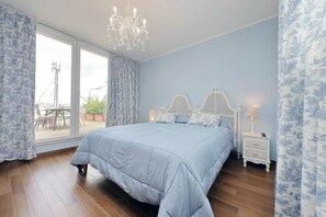 Down comforters, desk, iron/ironing board, bed sheets - Attico con terrazza Viale Marconi  (Rome)