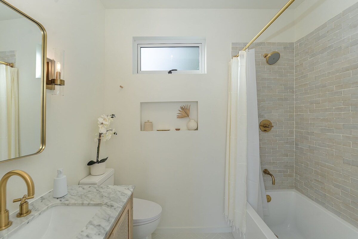 Photo 17 of 3917 Casa Blanca - Bonus Room, Steps to the Bay