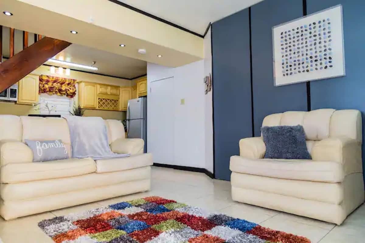 Een 50-inch ledtelevisie met kabelzenders, Netflix en streamingdiensten