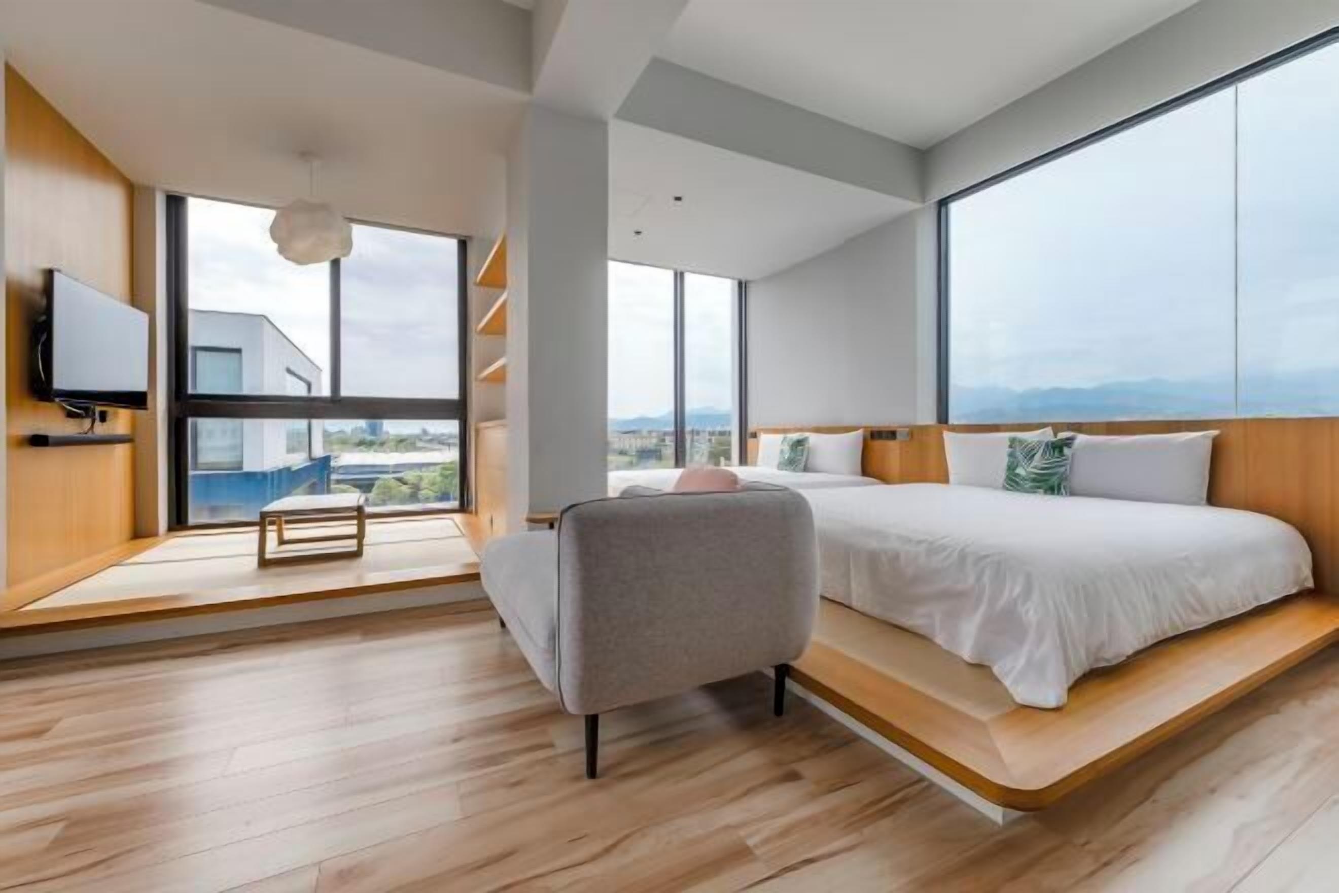 Skrivebord, blendingsgardiner, wi-fi (inkludert) og sengetøy