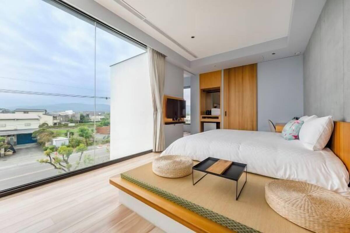 Desk, blackout drapes, WiFi (free), bed sheets