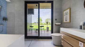 Superior-Doppelzimmer | Badezimmer | Kostenlose Toilettenartikel, Haartrockner, Hausschuhe, Handtücher