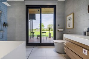Superior Double Room | Bilik Mandi | Kelengkapan dandanan diri percuma, pengering rambut, selipar 