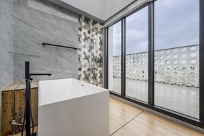 Superior Suite | Bathroom | Free toiletries, hair dryer, slippers, towels - Ningxia Time (Dongshan)