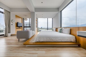 Escritorio, cortinas blackout, wifi gratis y ropa de cama 