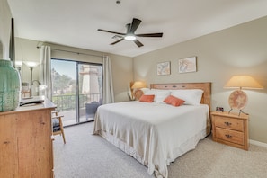 3 bedrooms, desk, laptop workspace, iron/ironing board - Lake Havasu City Condo: 1 Mi to Boat Ramp! (Lake Havasu City)
