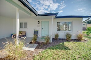 Apartment (2 Bedrooms) | Interior - Cozy & Bright Naples Abode w/ Community Amenities! (Naples)