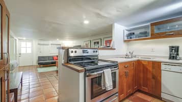 Apartment (0 Bedroom) | Bahagian dalam