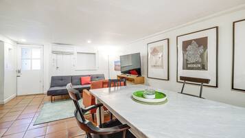 Apartment (0 Bedroom) | Interior