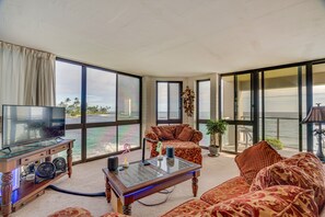 TV - Colorful Poipu Condo w/ Expansive Ocean Views! (Koloa)