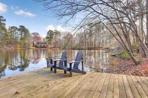 Property grounds - Stylish Marietta Home w/ Deck - Near Truist Park! (Marietta)