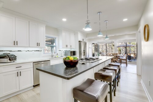 Stylish Marietta Home w/ Deck - Near Truist Park!