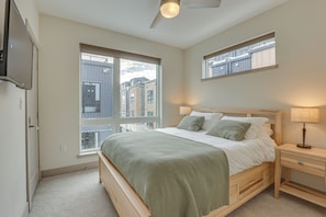 Apartment (2 Bedrooms) | Interior - Silverthorne Townhome w/ Hot Tub: Walk to Town! (Silverthorne)