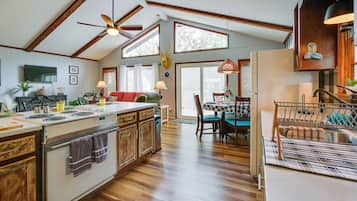 House (2 Bedrooms) | Interior
