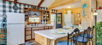 Oak Island Vacation Rental w/ Decks, Walk to Beach