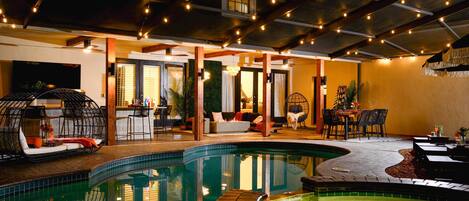 Villa (6 Bedrooms) | Front of property