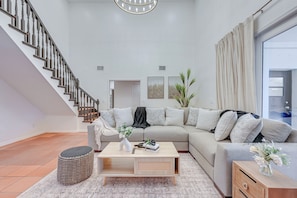 Villa (6 Bedrooms) | Interior