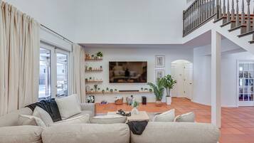 Villa (6 Bedrooms) | Interior