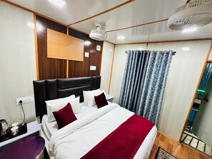 Deluxe Room | 1 bedroom, free WiFi - JAI SANTOSHI DHAAM  (Mathura)