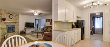 House (3 Bedrooms) | Interior