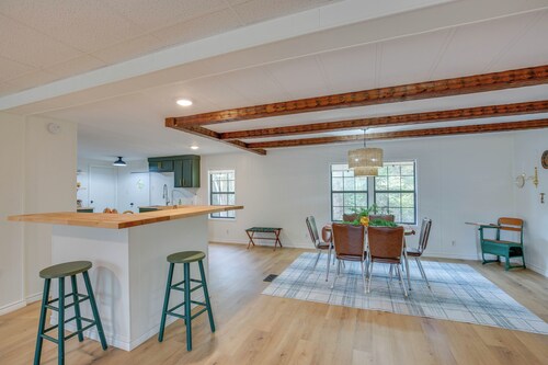 Lakefront Frankston Cabin w/ Dock & Fire Pit!