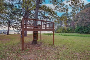 House (4 Bedrooms) | Interior - Lakefront Frankston Cabin w/ Dock & Fire Pit! (Frankston)