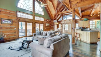 House (4 Bedrooms) | Interior