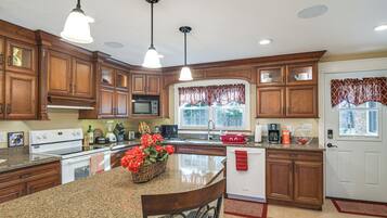 House (4 Bedrooms) | Interior