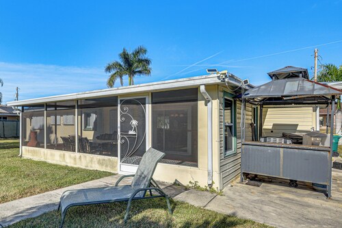Dockside Punta Gorda Angler's Retreat on Canal!