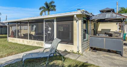 Dockside Punta Gorda Angler's Retreat on Canal!