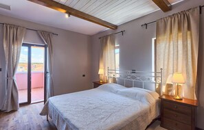 5 habitaciones, cuna de viaje, wifi gratis y ropa de cama 