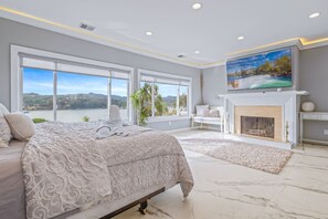 5 bedrooms, iron/ironing board, travel cot, WiFi - Tudor Revival Castle with Bay Views 5bd / 5 bath (Mill Valley)