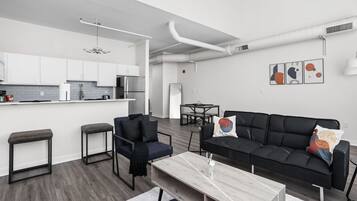 Apartemen Eksekutif | Area keluarga | TV