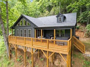 Terrace/patio - Peaceful Mountain Escape with Ridge Views & Hot Tub (Maggie Valley)
