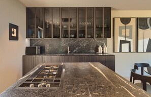 Fridge, oven, dishwasher, coffee/tea maker