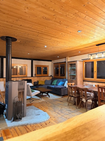 Interior. Chalet de la Maze, Vosges, Lac Blanc