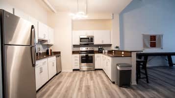 Apartemen Eksekutif | Dapur pribadi | Lemari es, microwave, oven, dan mesin pencuci piring