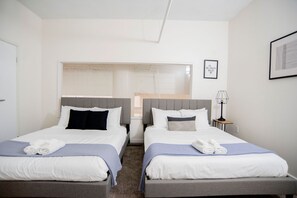 Executive Apartment | 5 bedrooms, desk, iron/ironing board, free WiFi - 5BR CozySuites The Block-SkybridgeAccess (Indianapolis)