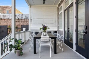 Outdoor dining - Designer 10-bedroom compound | Heated Pools & Hot Tubs (New Orleans)